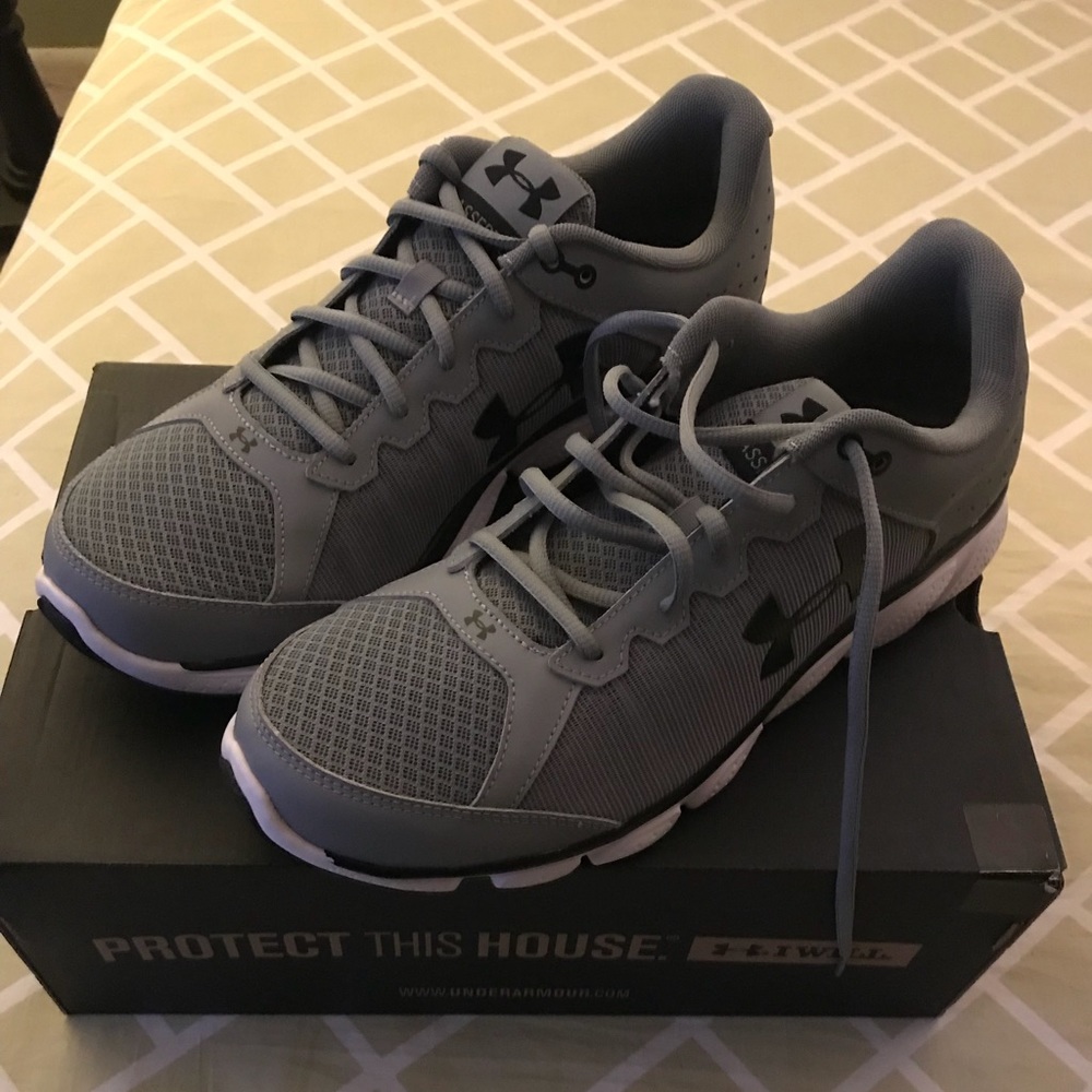 UNWORN Mens Under Armour workout shoes